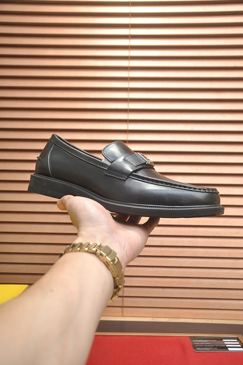 Men's shoes 💰500💶 [FENDI] The latest high-end men's shoes in Hong Kong! Original quality. The upper is made of imported cowhide material and cowhide lining! Super comfortable on the foot, original wear-resistant outsole, luxurious, fashionable, casual and versatile! Size: 38-45 (45 customized)